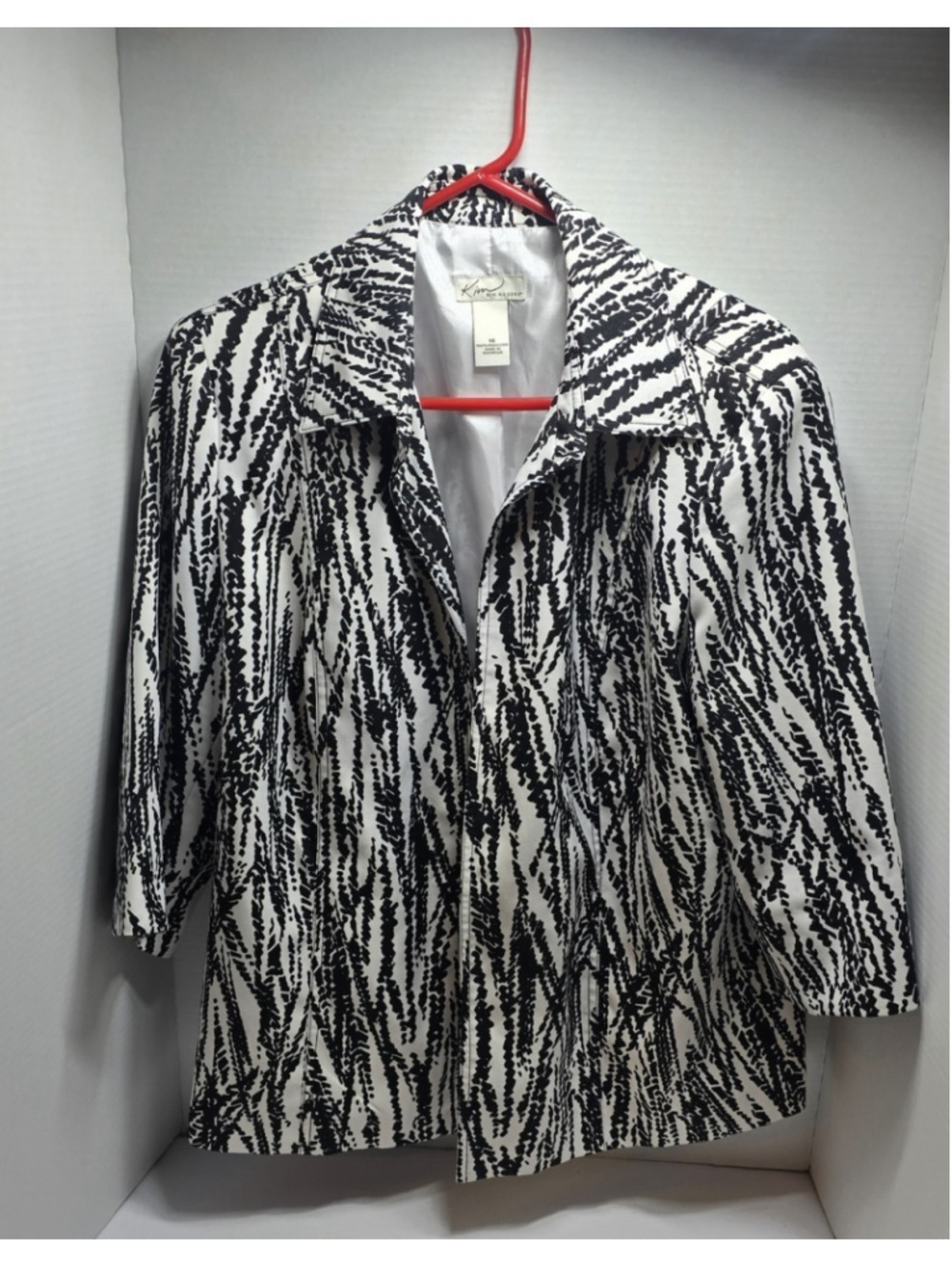 Women's White And Black Kim Roger's Blazer 16